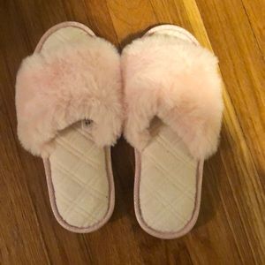 *3/10 Fuzzy Pink slippers